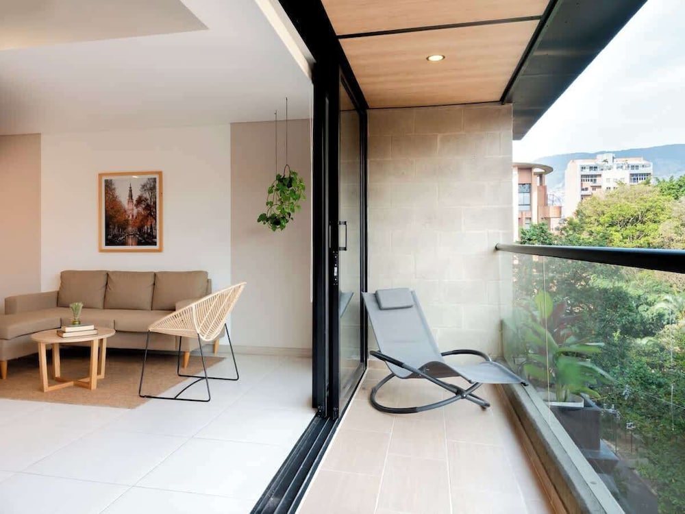 Fancy 3brw/ Balcony in Laureles Medellín