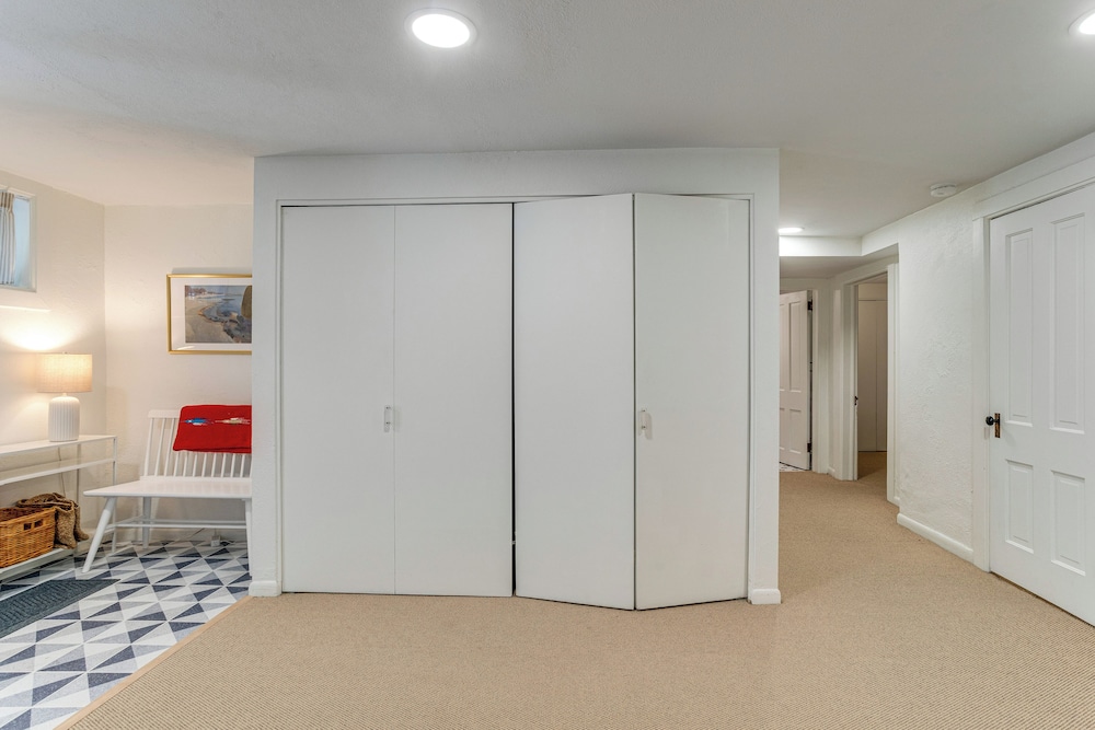 Walkable Apt w/ Off-street Parking in Cheesman!