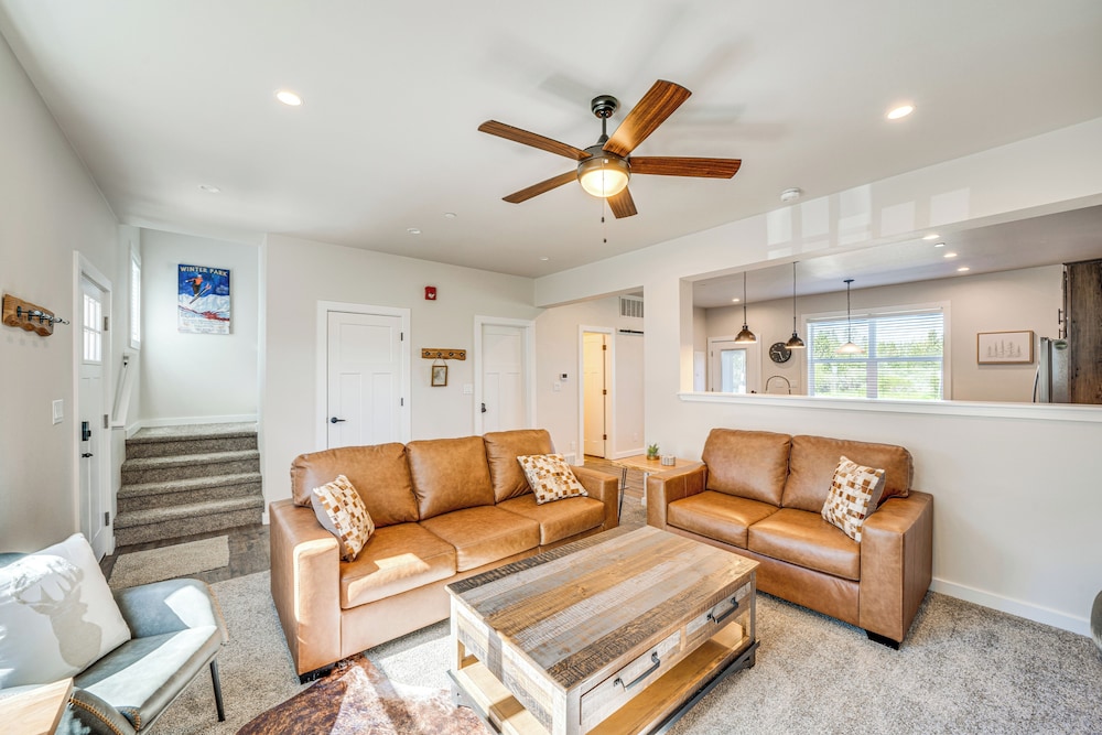 Private Hot Tub: Newly Built Fraser Townhome