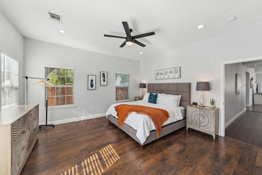 Walk to Alamodome! Stylish Home w/ Private Parking