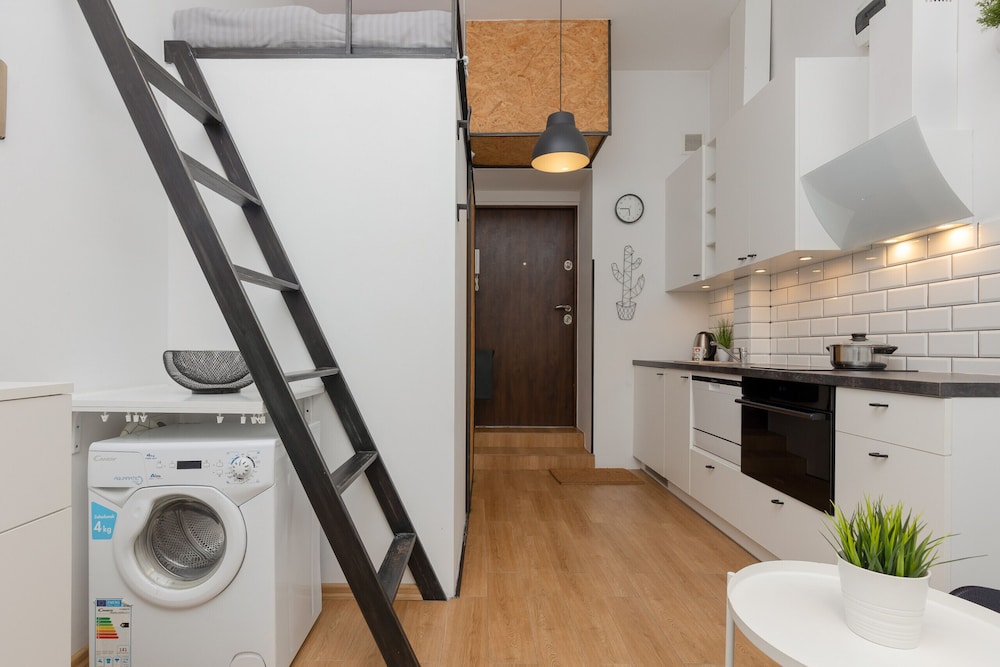 Cozy Studio Wola by Renters view 3