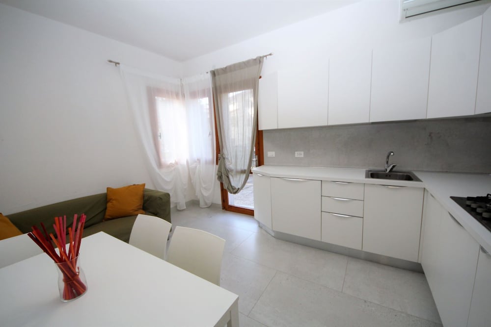 Modern 2 Bedroom Apartment Near Rosolina Beach