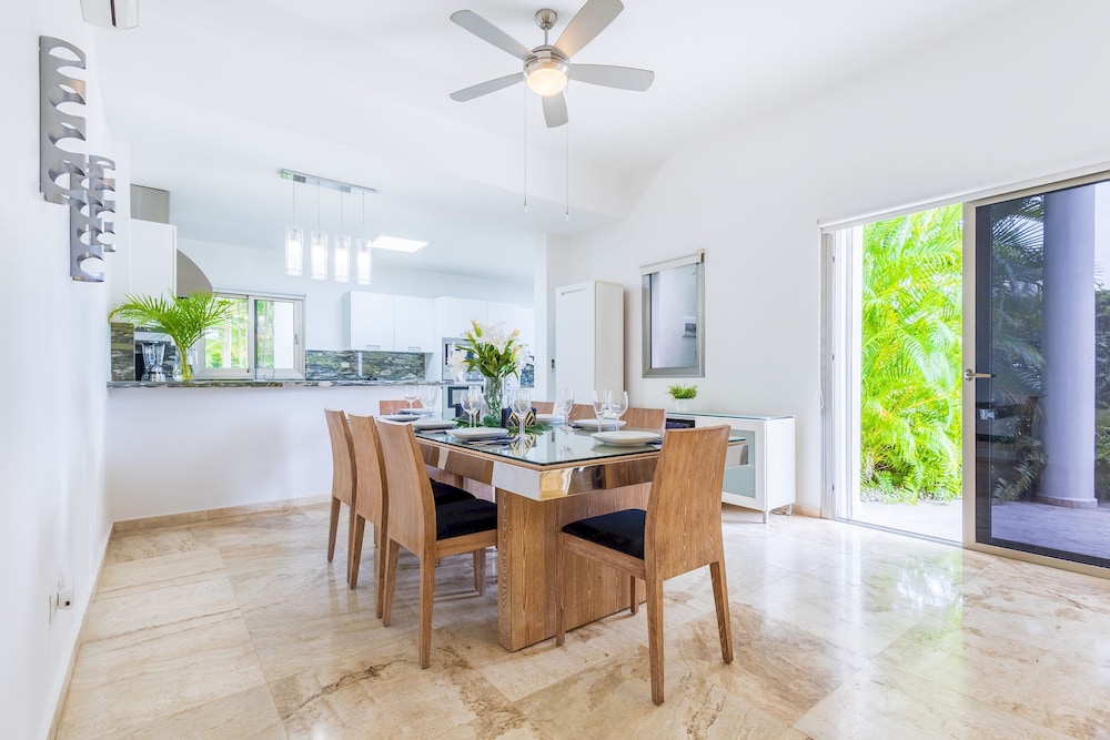 Villa Desiree 5BR Cocotal Luxury Villa Pool Maid