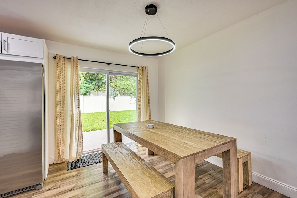 1 Mi to Busch Gardens: Modern Home w/ Private Yard