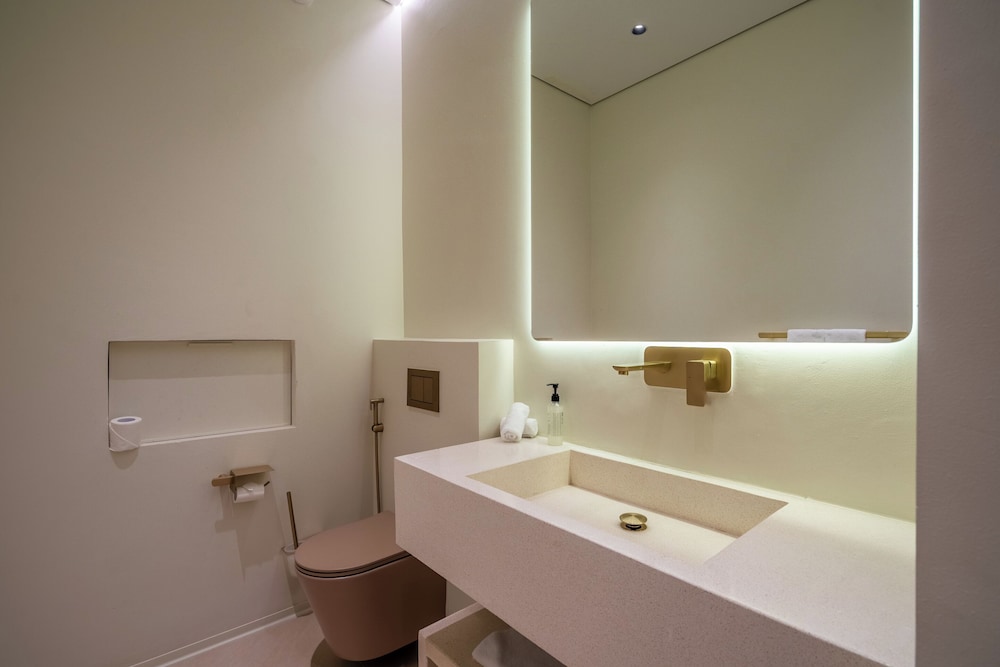 Hidden City Ubud - Modern Villas & Townhouses with Private Pools, Nature Views and Wellness Access