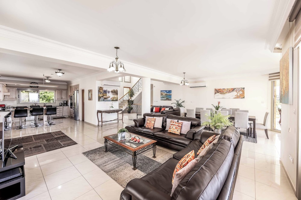 Katina Beach Villa
