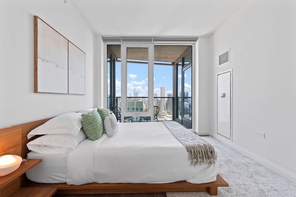 Panoramic Lake Views Premier Amenities for Groups