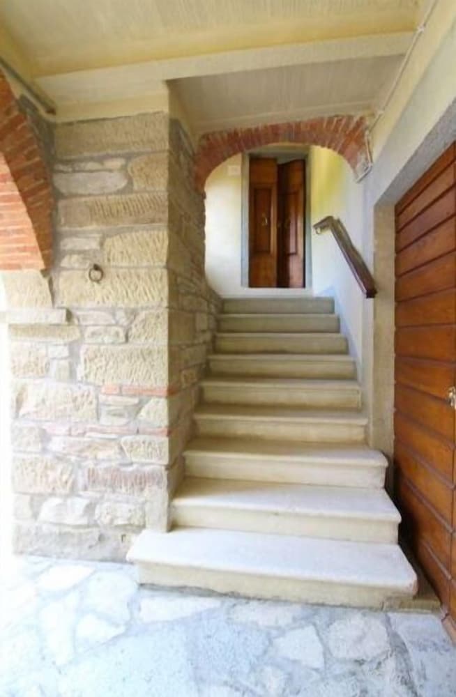Stunning Private Villa for 4 Guests With Wifi, Private Pool, TV, Veranda, Pets Allowed and Parking