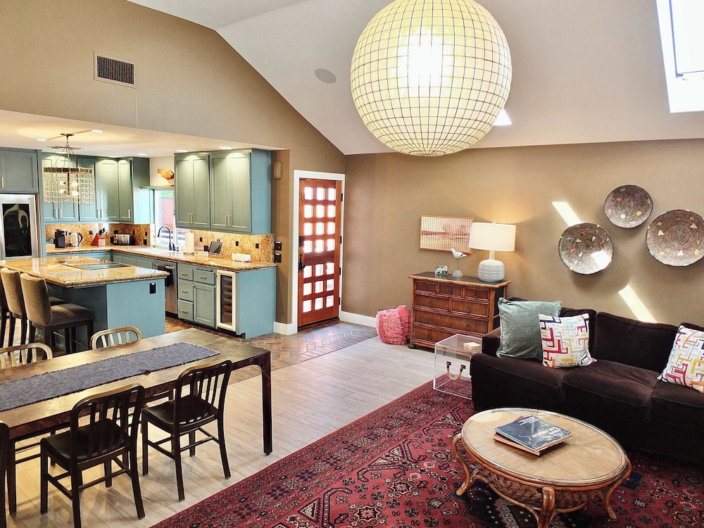 Naples Luxury Retreat - 3 BDR Stay for 6 With Rooftop Patio