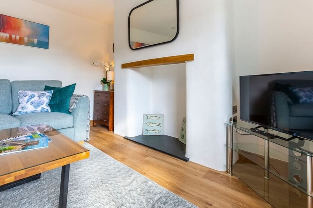 Number 1 Bossiney House