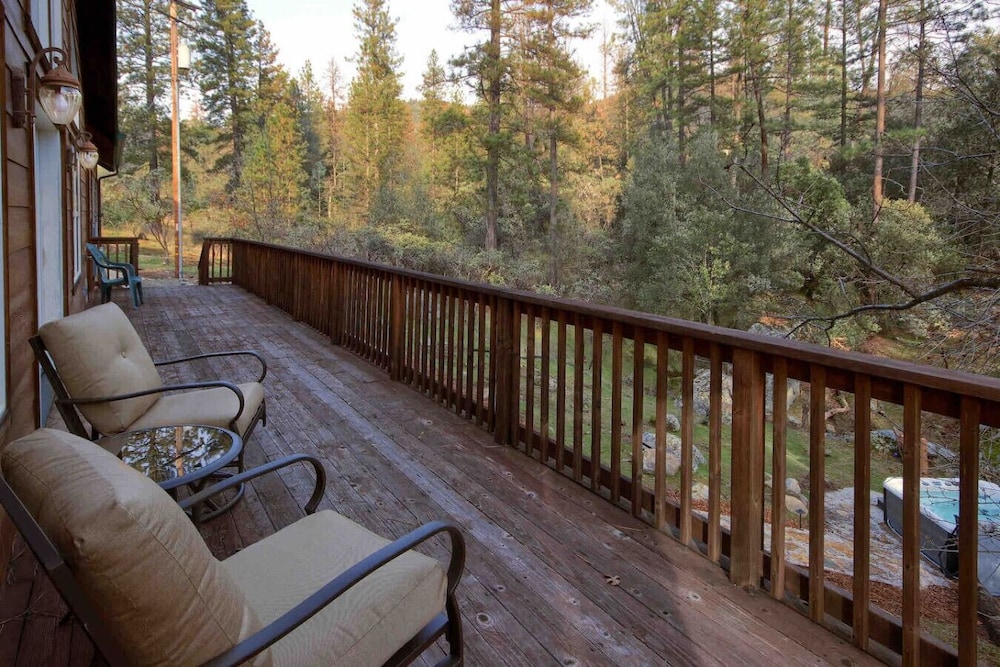 Red Tail Retreat in Mariposa