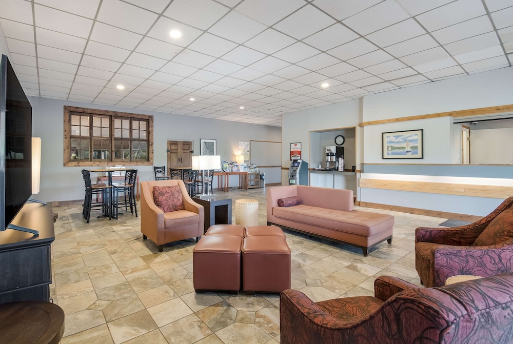 Lobby & Reception