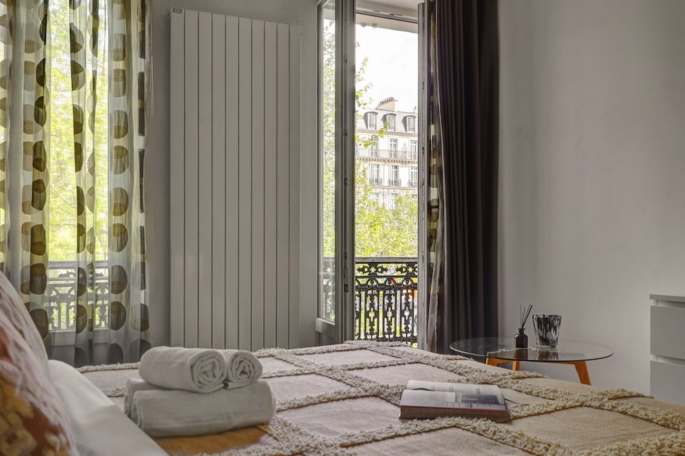 Elegant 3BR Arc de Triomphe