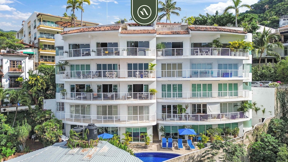 Stunning 2 BR Condo - Oceanview Terrace - Downtown