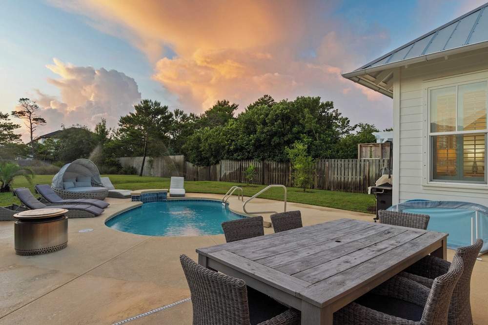 Tipsy Mermaid by Avantstay Private Pool, Games & Walk to Santa Rosa Beach