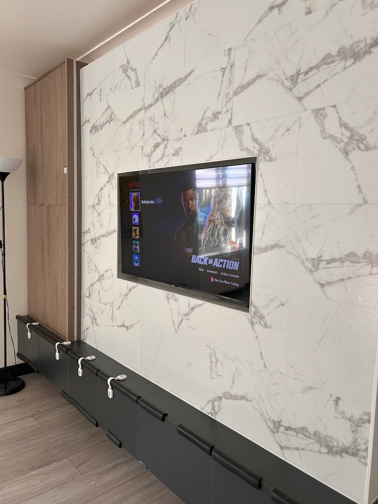 Modern Apartment-sleeps6-parking-seft Check in
