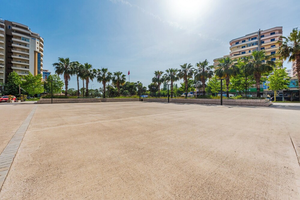 Kondo Stays - City Center Apartments