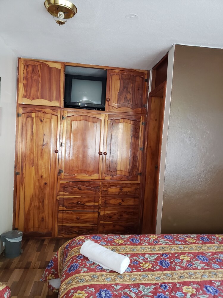 Hostal Monte Real