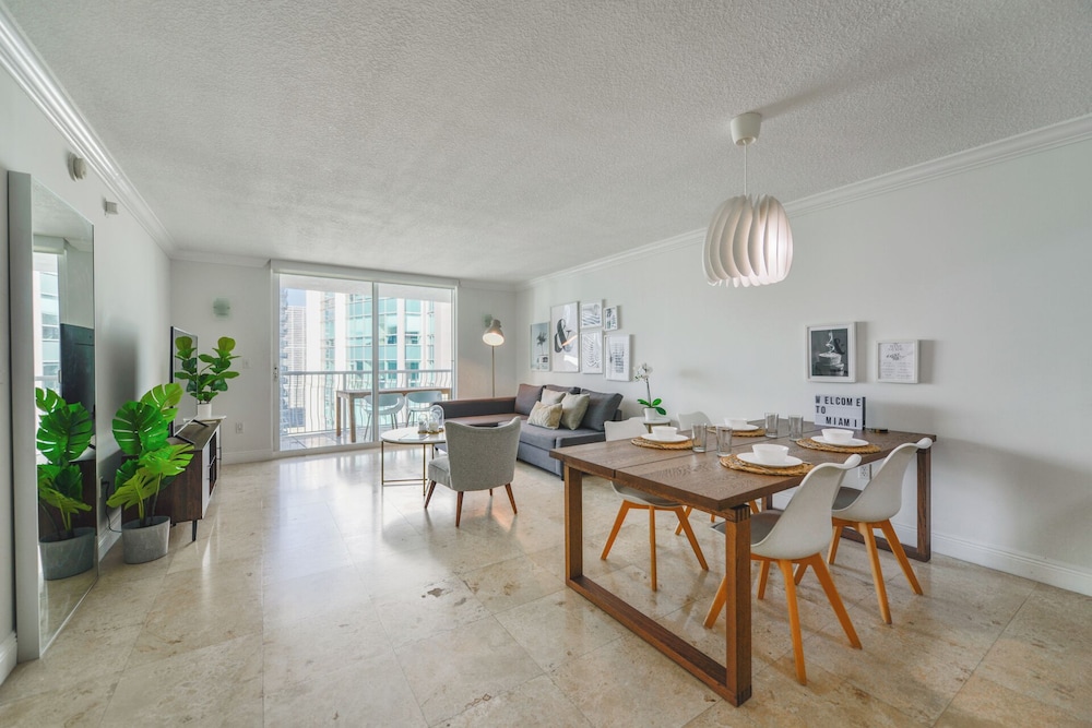 Centric 40thFloor Brickell Condo FREE parking by Palermo Home Miami