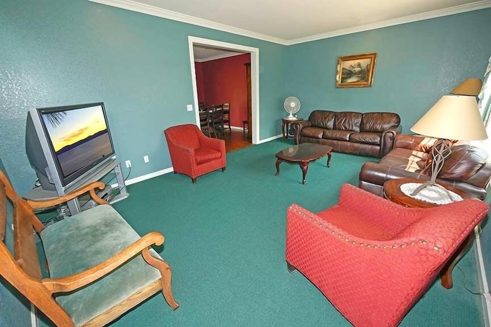 2184 Marshall Trail 5 Bedroom Home by RedAwning