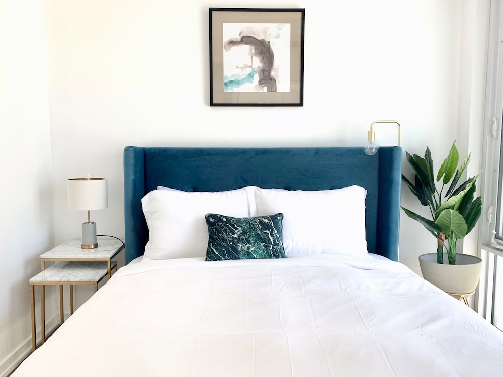 Luxury 2Bed 2Bath Corner Condo - Image 3