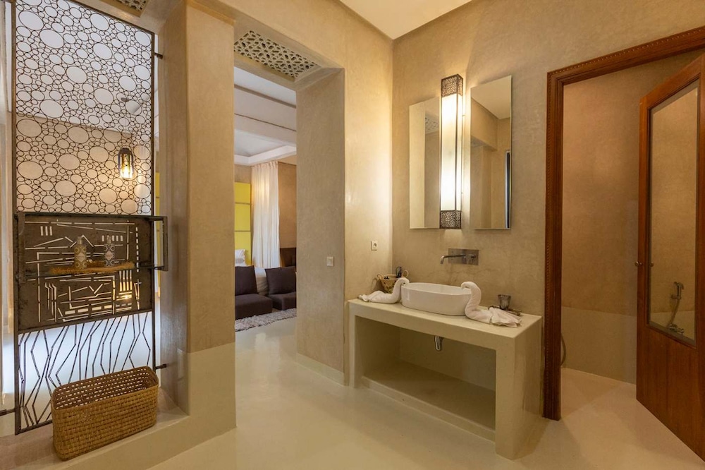 The Garden of Siredrah an Oasis With Pool and Hammam