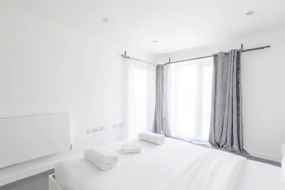 Vibrant 1BD Flat w/ Private Balcony, Camberwell!