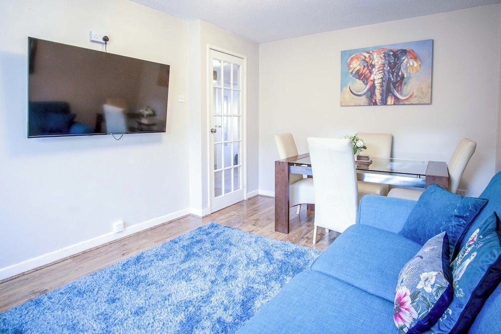 Gellionen - 2 Bedroom House - Clydach