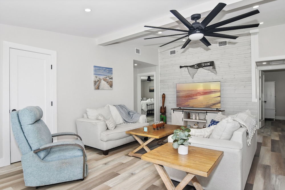 1 Mi to Fort Myers Beach Access! Chic Coastal Home