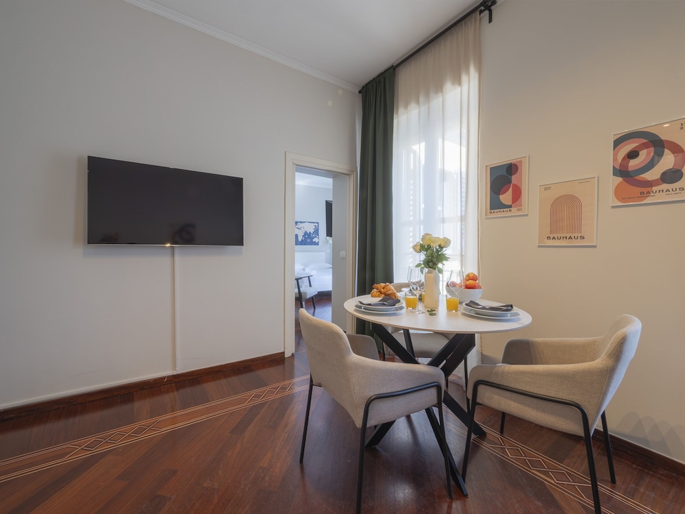 Corso Venezia - Elegant 1 BR apt With Shared Rooftop Terrace in the Heart of Milan