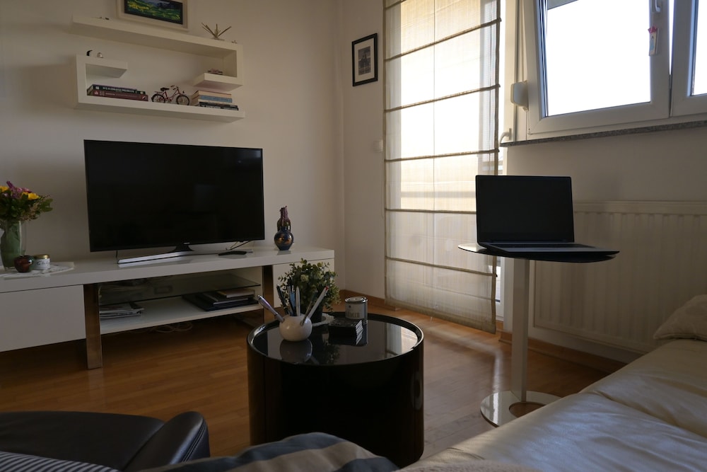 Lola Suite, One Bedroom Place With Free Parking