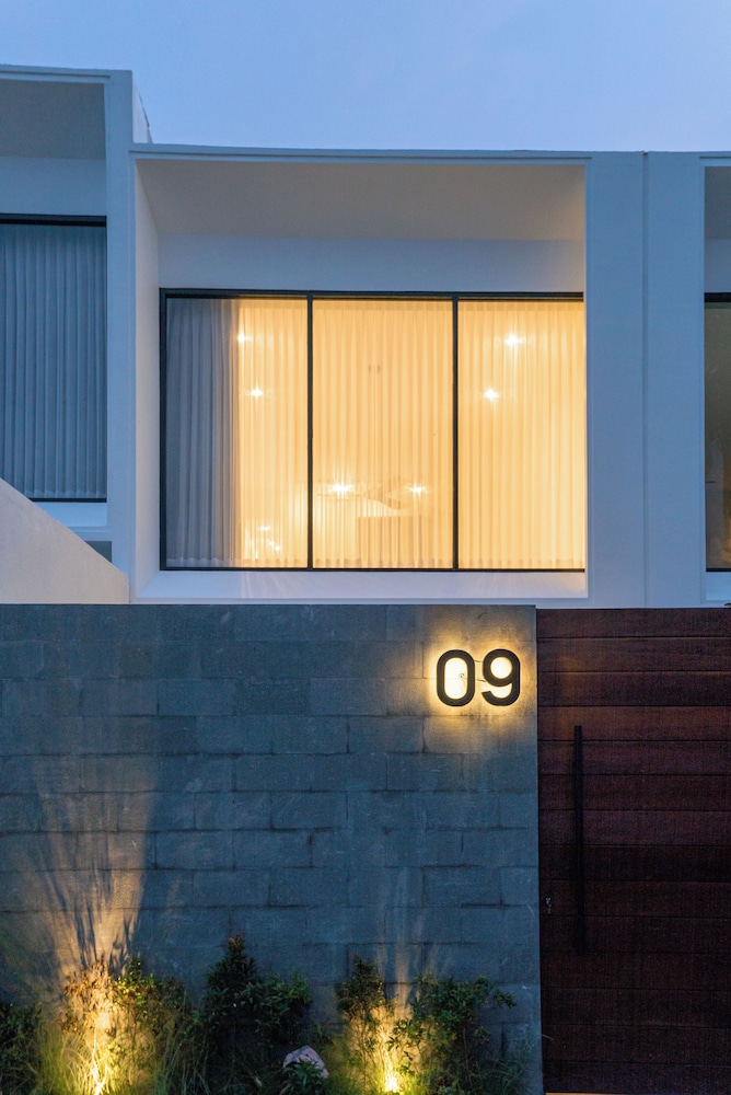 The Oasis II Townhouses by BREIG