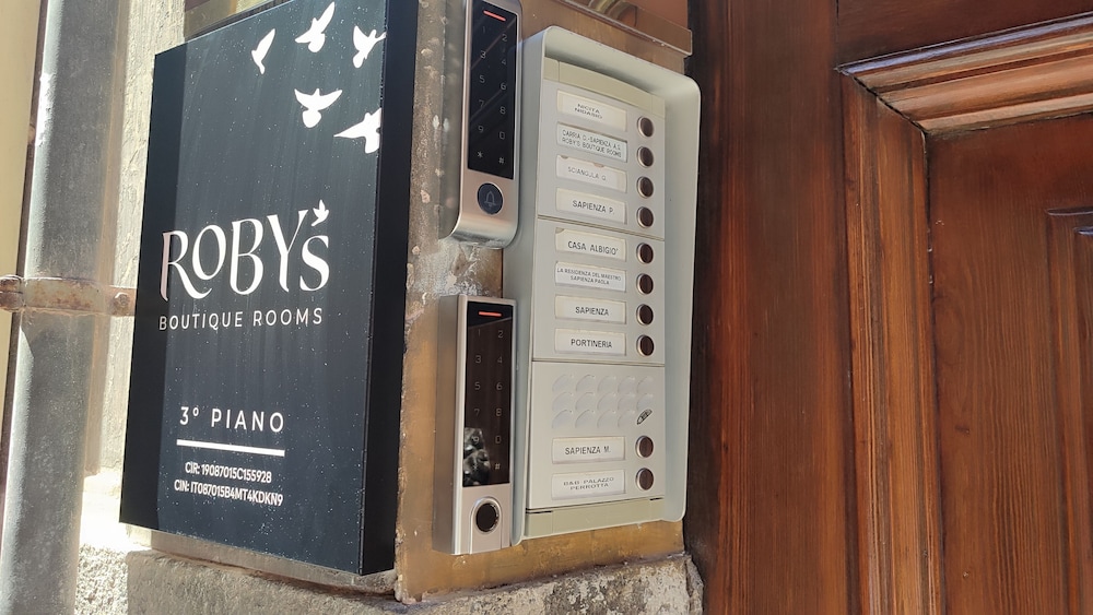 Roby's boutique rooms