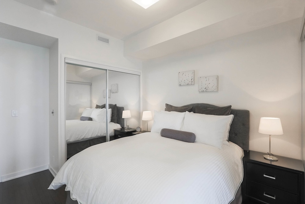 Noel Suites - York and Simcoe-2