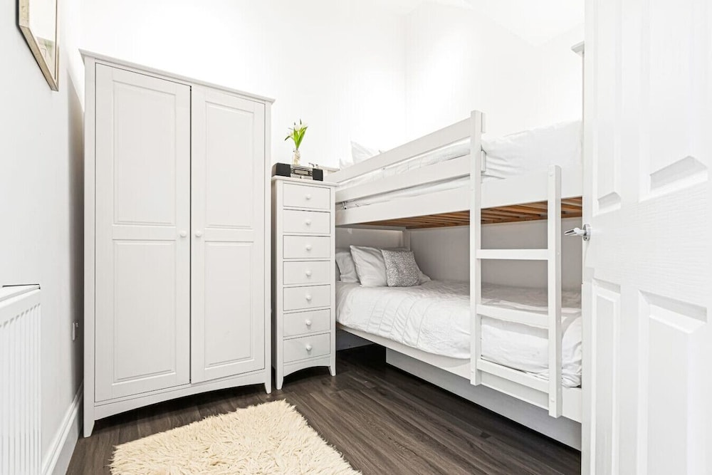 Bakersfield Retreat - From 200 Per Night