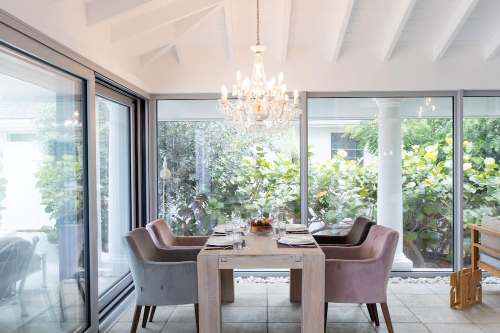 La Perla Classic- 1 BR Beachfront Luxury Villa view 3