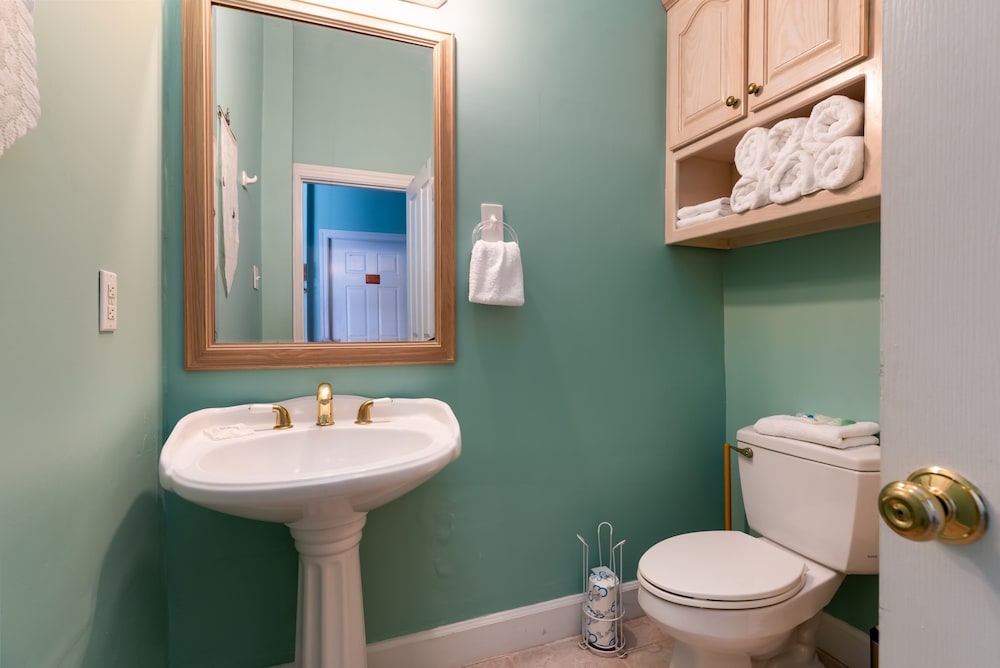 Breezy Decks - 601 Hernando Pl 4 Bedroom Home