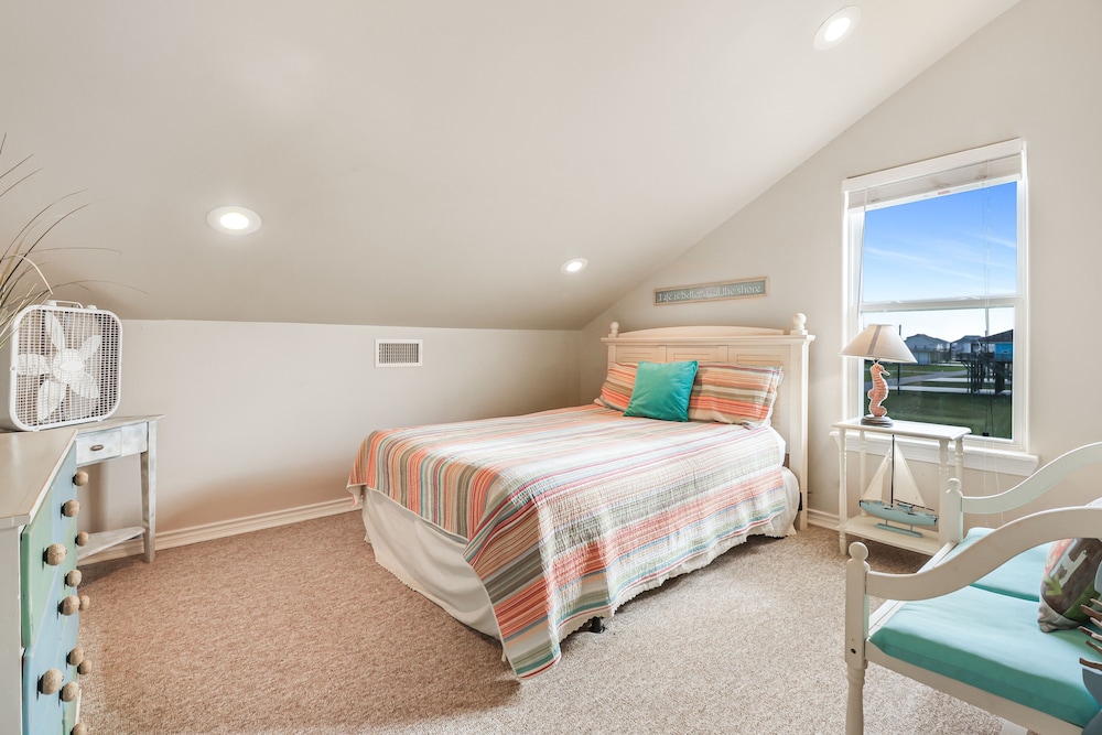 Out Of The Blue 5 Bedroom Home by RedAwning