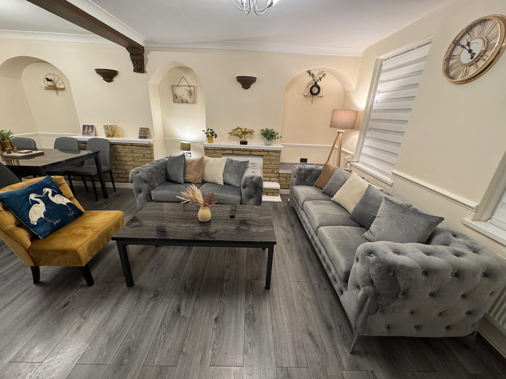 3BR House with Free WiFi All Over UK