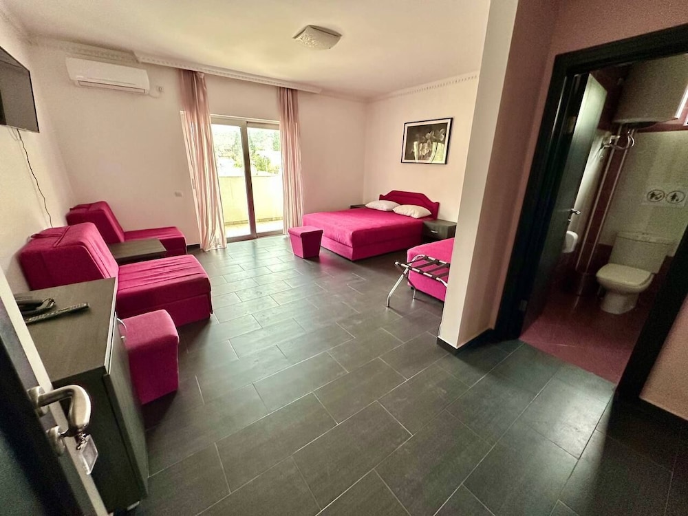 Guest House West Gate