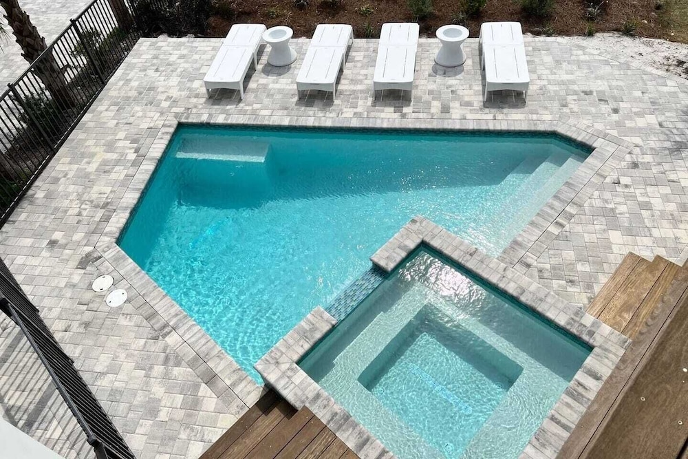 Sunset Pointe 30A by Avantstay Gulf Views, Carriage, Pool