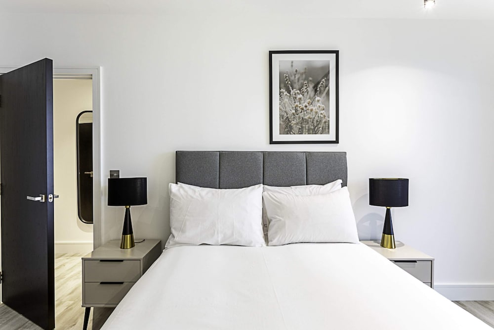 Icon Tower Flat VII