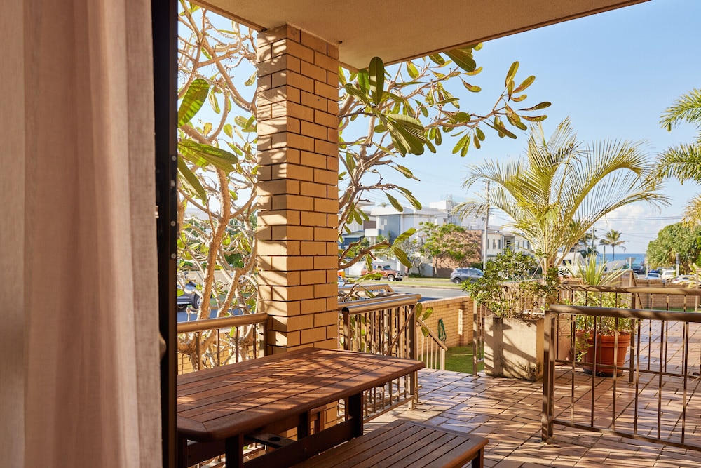 Little Palms by Burleigh Letting Co
