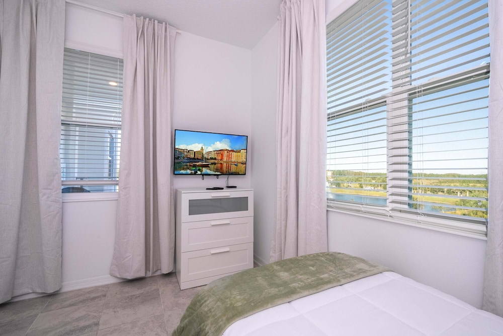 3191 402 Family Fun 3BR Themed Apt Near Disney