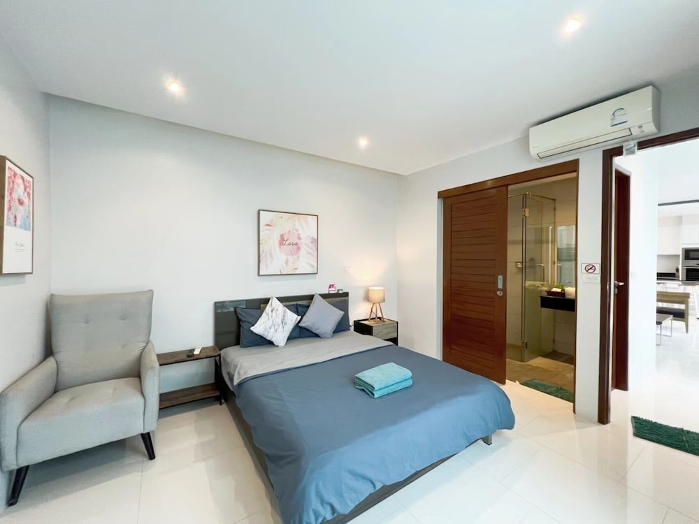 Mountain View Pool Villa in Kamala