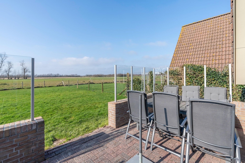 Tastefully and Modernly Furnished Holiday Home for 6 Persons