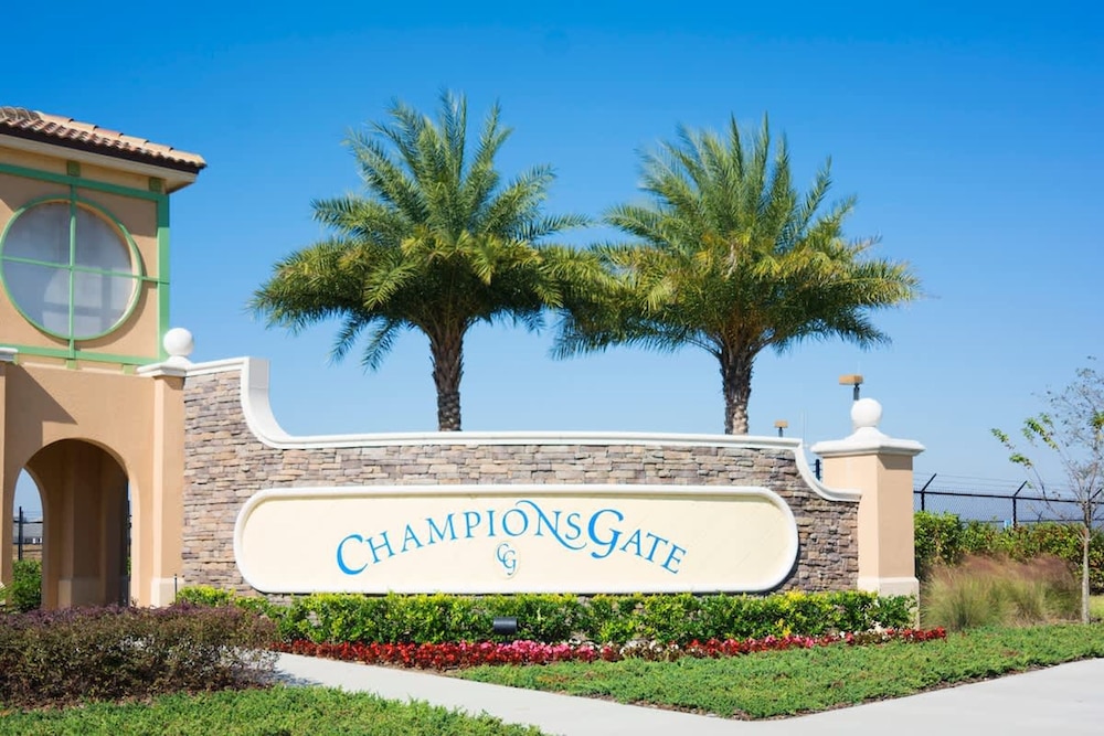 3BR up to 8 People at Champions Gate