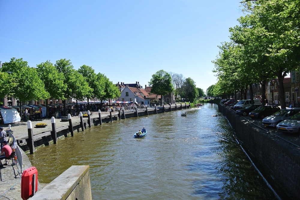Charming Chalet in Goedereede With Open Area view 5