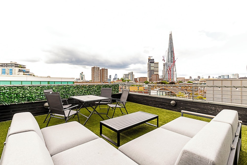 Modern Haven With Terrace View & Urban Charm