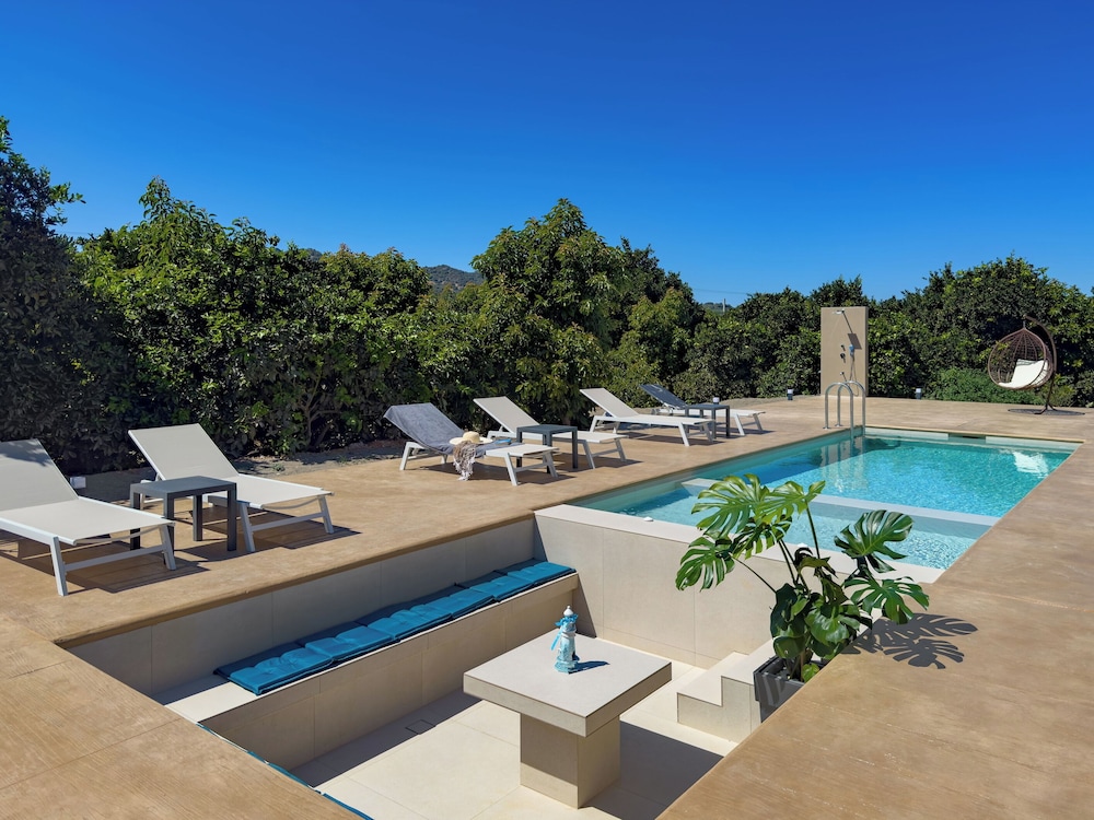 PanStel Luxury Villas - pools & jacuzzi